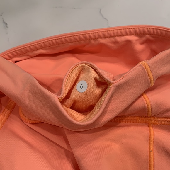 LIKE NEW! Lululemon Women’s Athletic Shorts. Size 6 - Picture 4 of 5